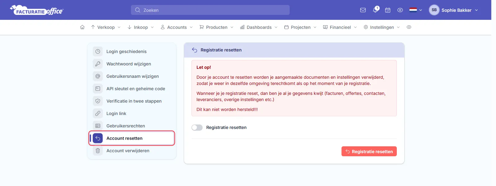 De pagina Registratie resetten in het Beveiligingscentrum van Facturatie Office, met een rode waarschuwing dat alle documenten en instellingen worden verwijderd en niet kunnen worden hersteld, de schakelaar Registratie resetten en de rode knop Registratie resetten; het menu-item Account resetten is rood omlijnd