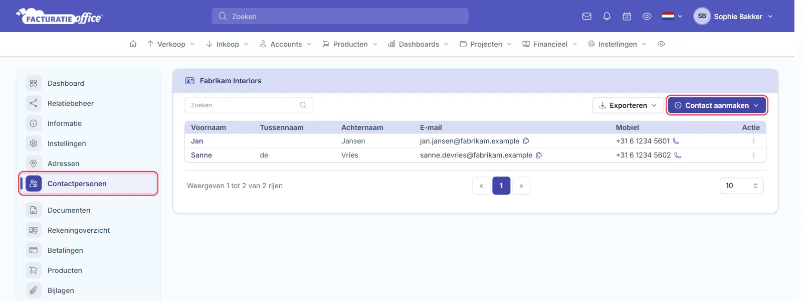 De contactpersonen van Fabrikam Interiors in Facturatie Office met Jan Jansen en Sanne de Vries, en in het menu links onder meer Dashboard, Relatiebeheer, Informatie, Adressen en Contactpersonen; de knop Contact aanmaken en het menu-item Contactpersonen zijn rood omlijnd